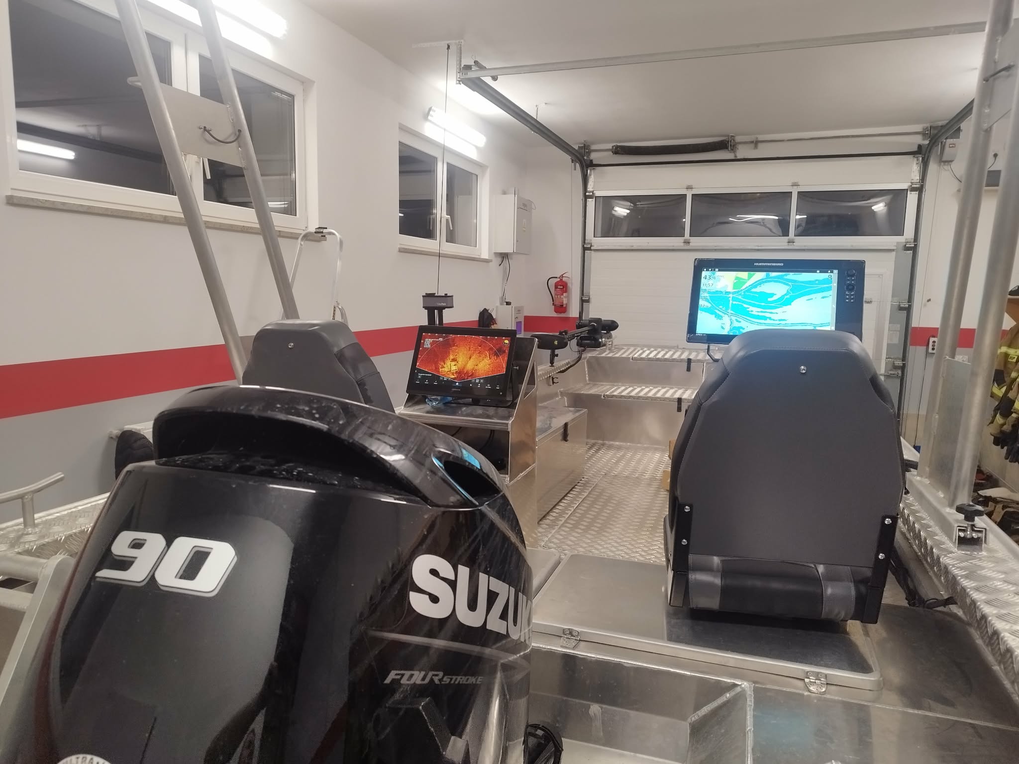 Stanowisko sonarowe z ekranami